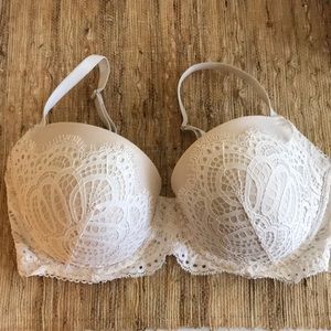 Victoria Secret 32 DD bra